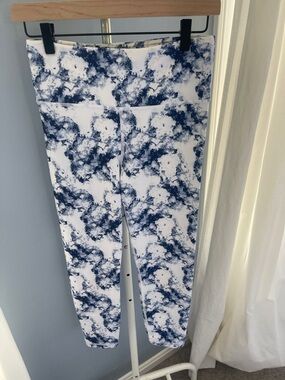 White and Navy Marble Print Cropped High-Waist Leggings